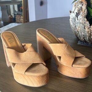 Zara Women's Camel Platform wood clog heels 9